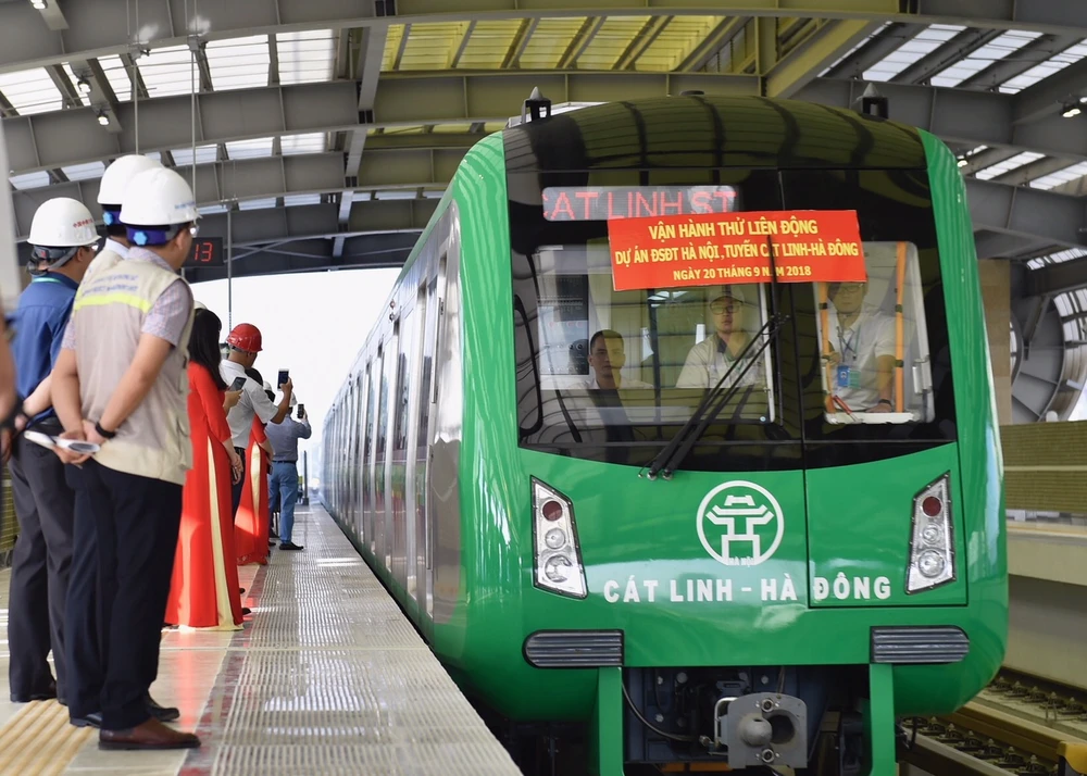 Đường sắt đô thị tuyến Cát Linh-Hà Đông sẽ bắt đầu vận hành thử toàn bộ hệ thống trong tuần đầu tháng 12/2020, thời gian vận hành 20 ngày. Ảnh: VGP/Đoàn Bắc.