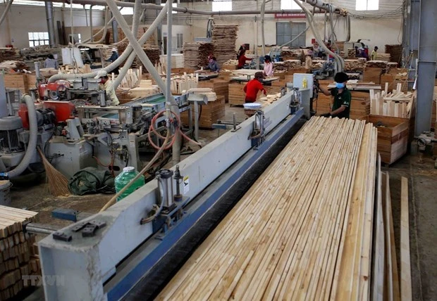 Sản xuất, chế biến gỗ xuất khẩu. (Nguồn: TTXVN)