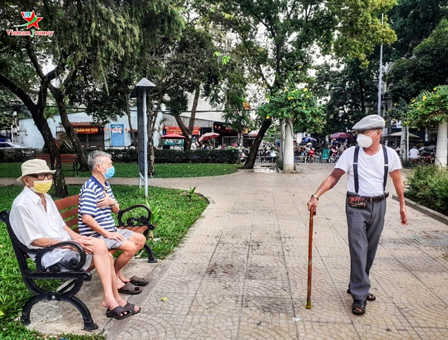 It is time for Ho Chi Minh City to consider establishing nursing homes with many facilities and green parks.