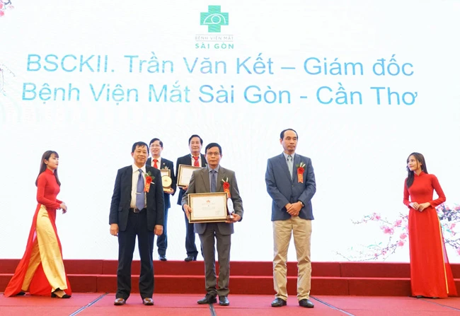 BS CK II Trần Văn Kết nhận giải thưởng “Bác sĩ tiêu biểu năm 2020”
