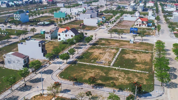 Dự án Golden Hill tại quận Liên Chiểu, TP Đà Nẵng rộng mênh mông nhưng nhiều nơi bỏ hoang - Ảnh: HỮU KHÁ