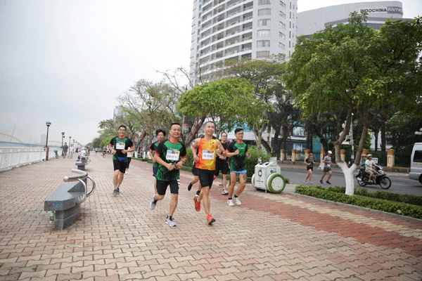 2.000 VĐV tham gia giải chạy “Just Run - Vì một Việt Nam khỏe mạnh và thịnh vượng”