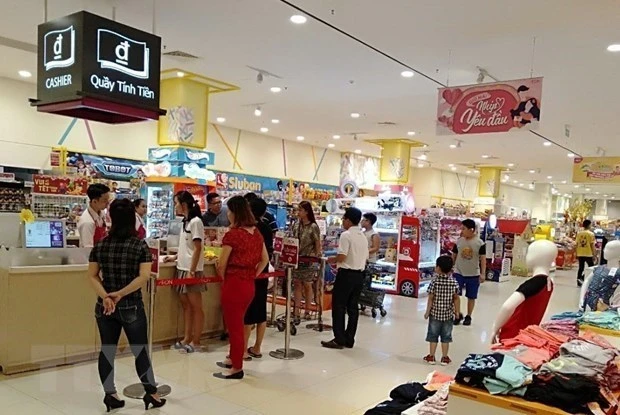 Người dân đến mua sắm tại siêu thị Aeon Mall. (Ảnh: Hải Âu/TTXVN)
