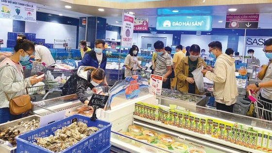 Hàng hóa dồi dào tại siêu thị Aeon Mall, quận Bình Tân, TPHCM. Ảnh: CAO THĂNG