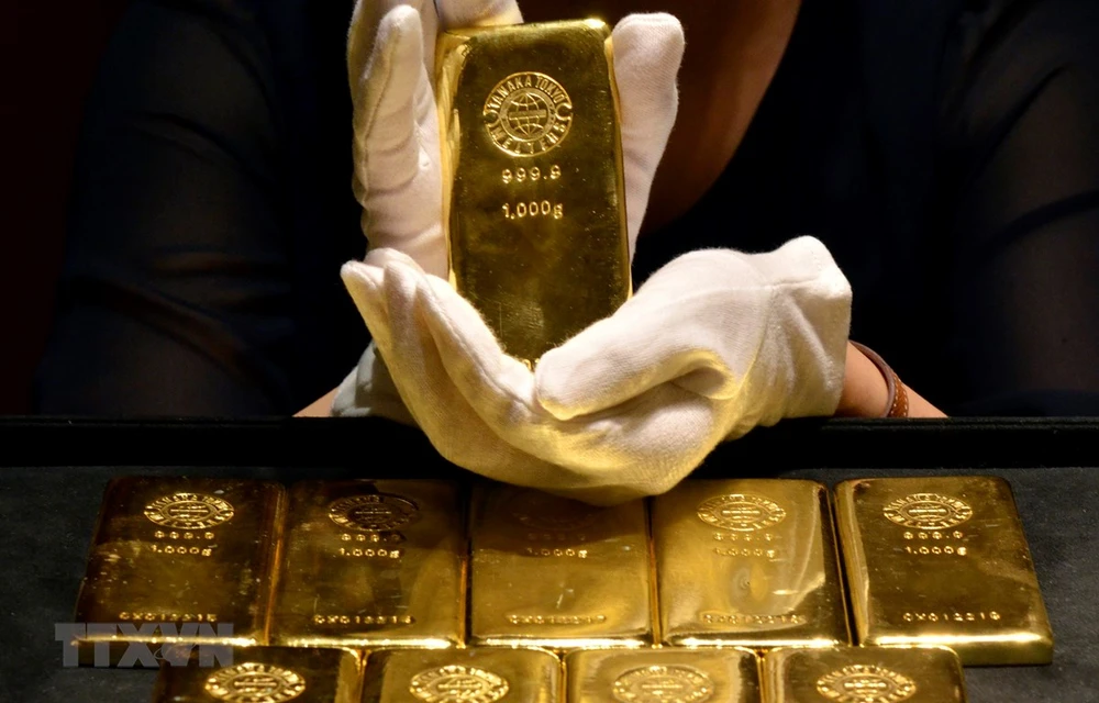 Vàng miếng được bày bán tại một tiệm kim hoàn ở Tokyo, Nhật Bản. (Ảnh: AFP/TTXVN)