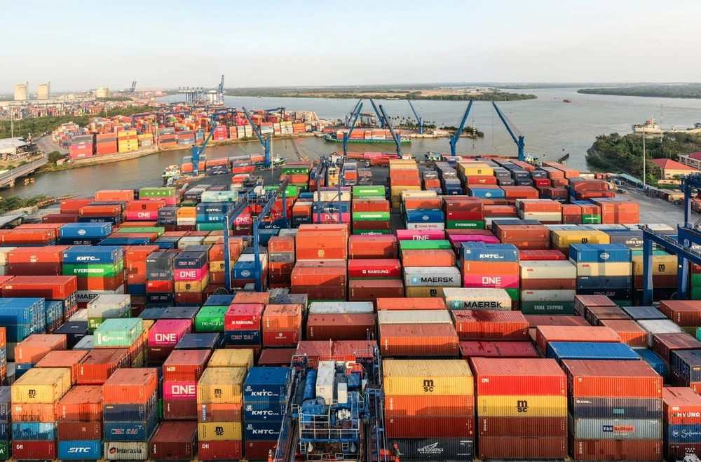 Tân Cảng Sài Gòn tiếp tục triển khai nhiều chính sách hỗ trợ doanh nghiệp lấy hàng để giải tỏa áp lực hàng hóa tại cảng Cát Lái.
