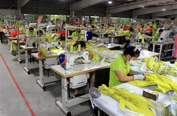 Sản xuất các mặt hàng may mặc tại Nhà máy may Tân Đệ 1, tỉnh Thái Bình. (Ảnh: Thế Duyệt/TTXVN)