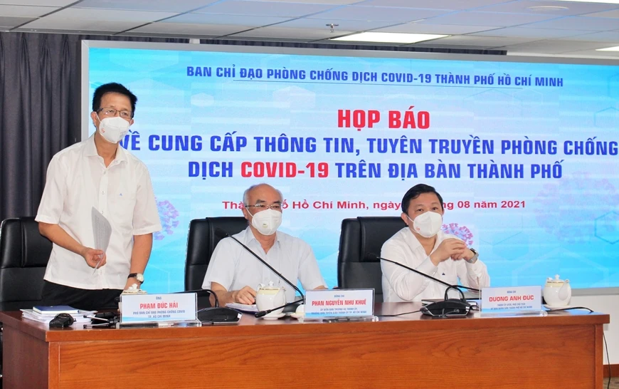 Ban Chỉ đạo phòng, chống dịch Covid-19 TP Hồ Chí Minh trao đổi thông tin tại họp báo. 