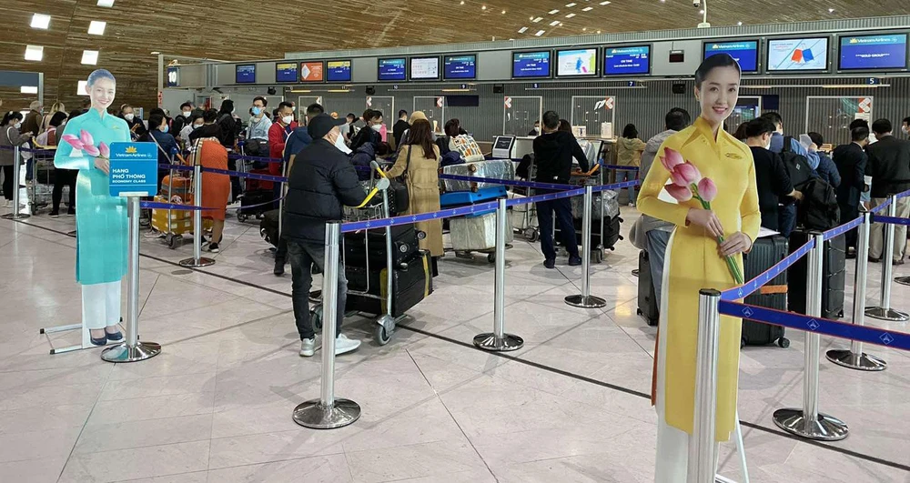 Hành khách trên chuyến bay thí điểm hộ chiếu vắc xin từ Pháp về VN cuối tháng 9.2021