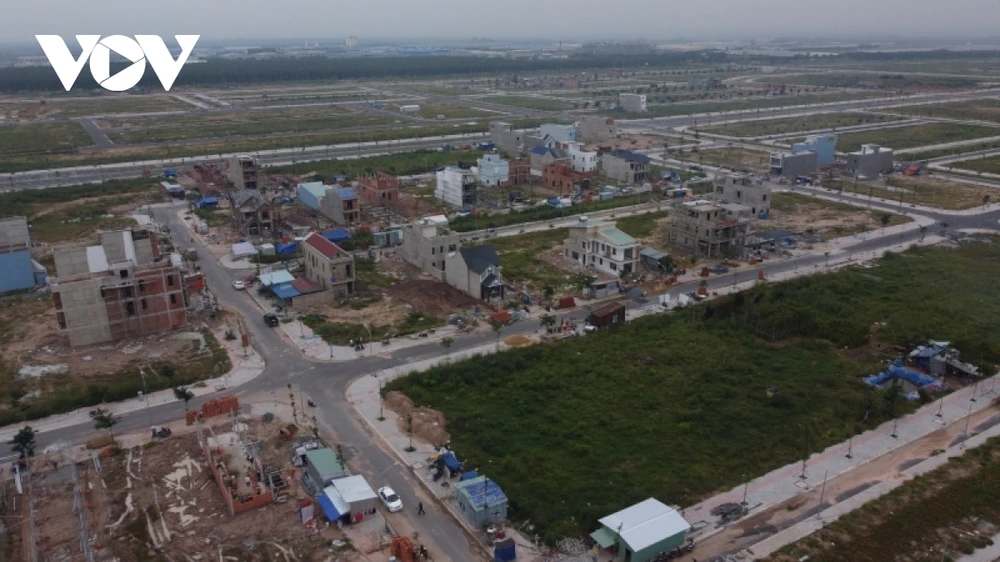Nhộn nhịp xây nhà tại khu tái định cư Lộc An - Bình Sơn, huyện Long Thành (Ảnh: Duy Phương).