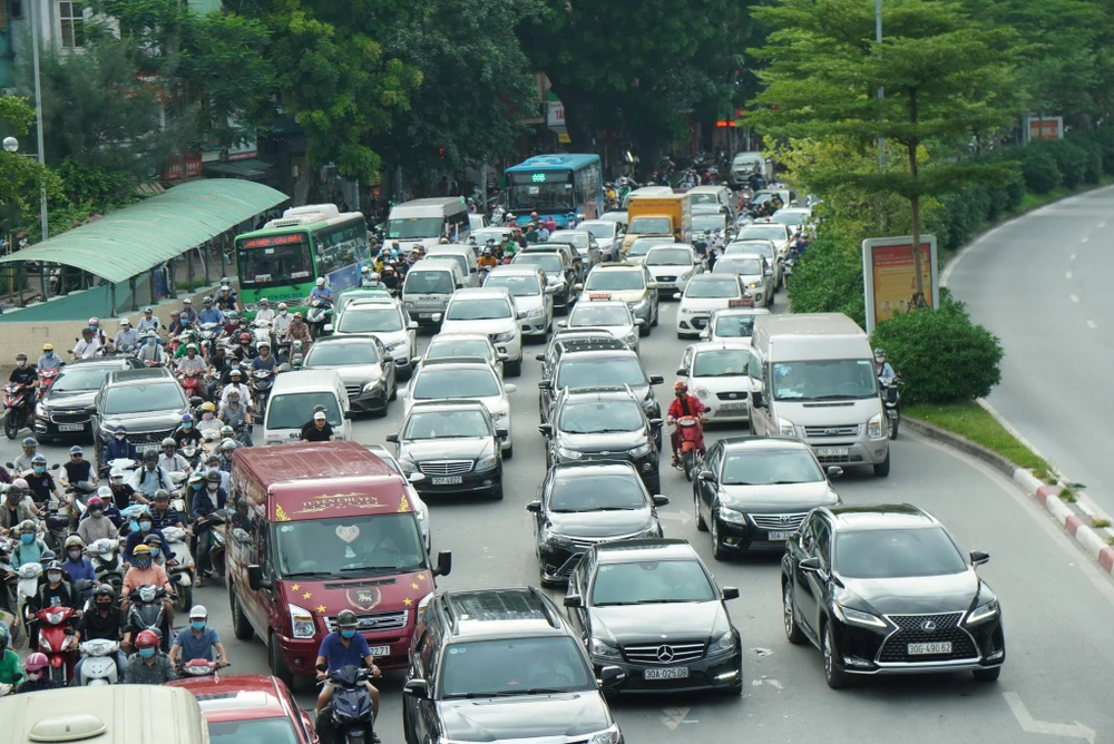Hà Nội xây dựng đề án thu phí ô tô vào nội đô để giảm ùn tắc giao thông