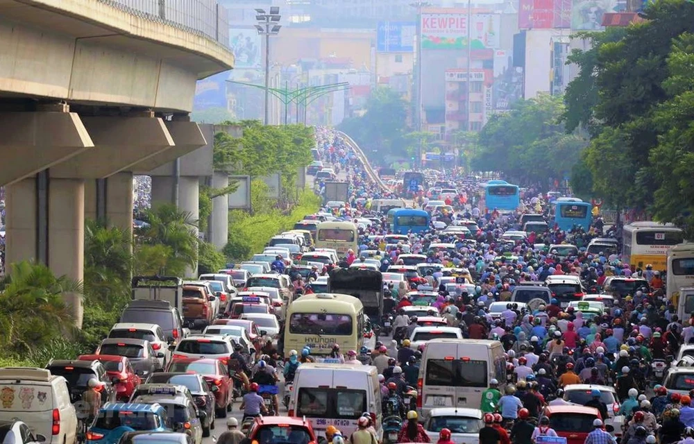 Ùn tắc giao thông diễn ra trong khung giờ cao điểm tại thành phố Hà Nội. (Ảnh: Minh Hiếu/Vietnam+)