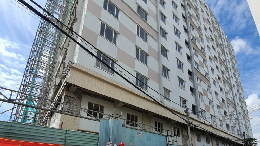 Người mua dự án Tân Bình Apartment lo lắng bởi hơn 5 năm vẫn chưa được giao nhà. (Ảnh: Duy Phương)