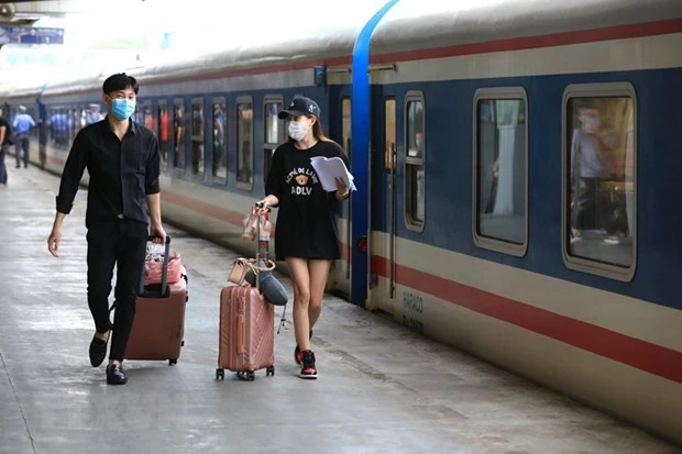 Ngành đường sắt chạy thêm nhiều đoàn tàu trong dịp Tết Dương lịch 2022. (Ảnh: Thành Đạt/TTXVN)
