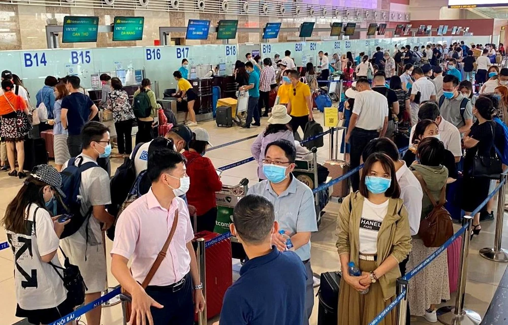 Ngày 3/5: Sân bay Nội Bài, Tân Sơn Nhất đón gần 180.000 khách