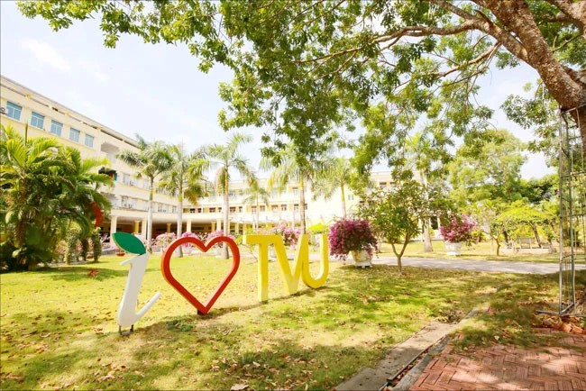 Đại học Trà Vinh tiếp tục vào top 100 trường có ảnh hưởng và đóng góp tích cực cho xã hội 
