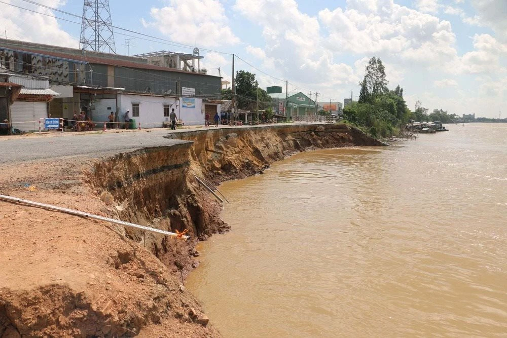 ĐBSCL: Khẩn cấp phòng, chống sạt lở đê biển, bờ bao