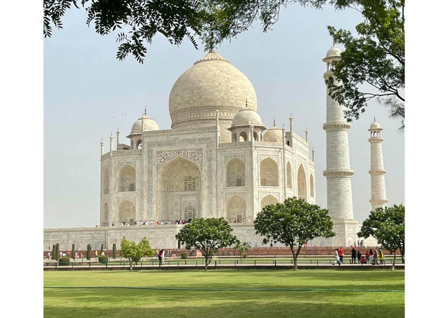 Ngôi đền Taj Mahal nổi tiếng của Ấn Độ