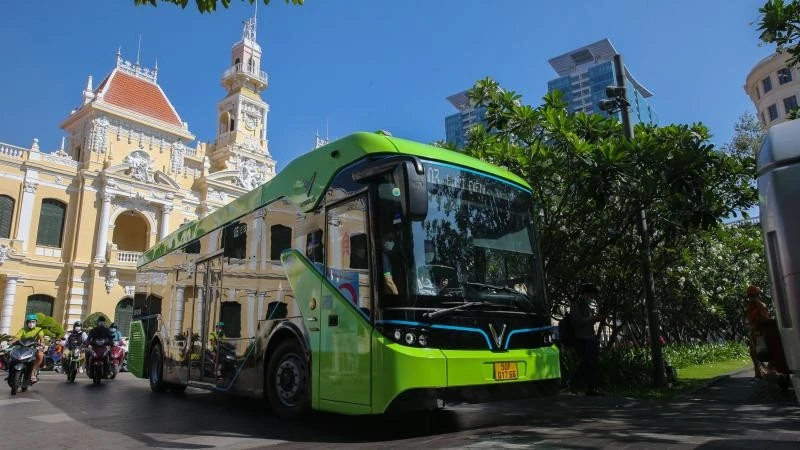 Mô hình xe buýt điện đưa vào hoạt động tại Thành phố Hồ Chí Minh trong năm 2022 được hành khách lựa chọn vì thân thiện với môi trường.