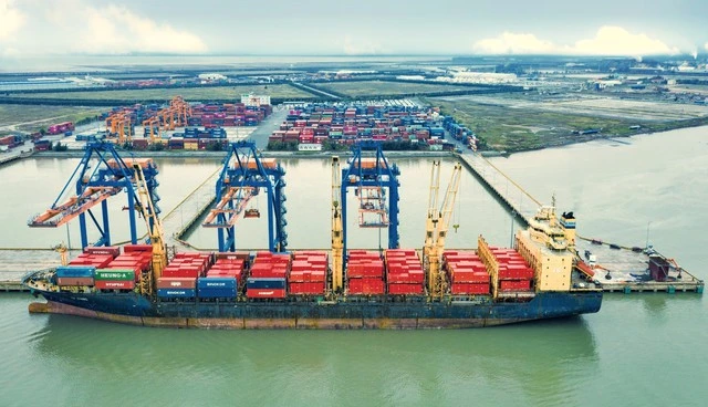 Tháo gỡ khó khăn về đóng phí sử dụng hạ tầng khu vực cửa khẩu cảng biển tại thành phố Hải Phòng và Thành phố Hồ Chí Minh.