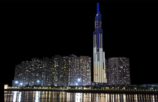 Biểu tượng đại đô thị biển quy mô gần 1.000ha xuất hiện trên LED Building tại tòa nhà cao nhất Việt Nam Landmark 81. 
