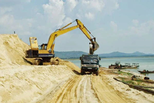 Tránh việc lợi dụng xuất khẩu cát xây dựng khai thác từ tự nhiên trong nước thông qua hoạt động kinh doanh tạm nhập tái xuất