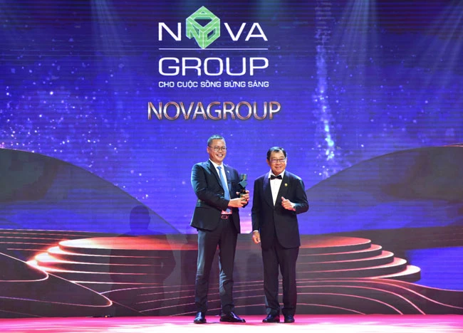 Đại diện NovaGroup nhận giải “Doanh nghiệp xuất sắc châu Á"