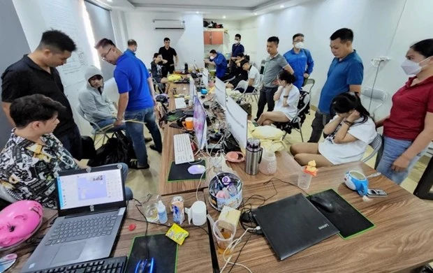 Cục An ninh mạng và phòng, chống tội phạm sử dụng công nghệ cao, Bộ Công an vừa phối hợp với Cục Cảnh sát hình sự và Công an tỉnh Lào Cai triệt phá đường dây cho vay nặng lãi quy mô lớn qua ứng dụng điện thoại di động hoạt động xuyên biên giới vào Việt Na