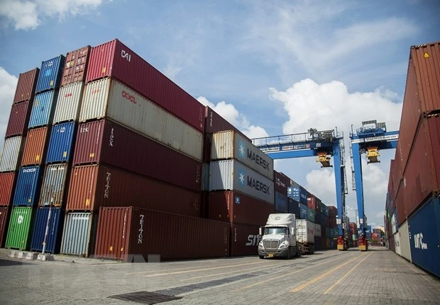 Bốc xếp container tại Tân Cảng Cát Lái (Thành phố Hồ Chí Minh). (Ảnh: Hồng Đạt/TTXVN)