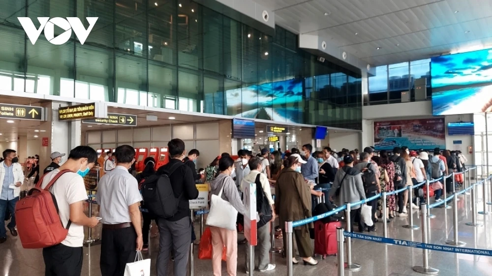 Dự báo dịp Tết Nguyên đán 2023 mỗi ngày sẽ có 130.000 lượt khách qua sân bay Tân Sơn Nhất (Ảnh: Hà Khánh)