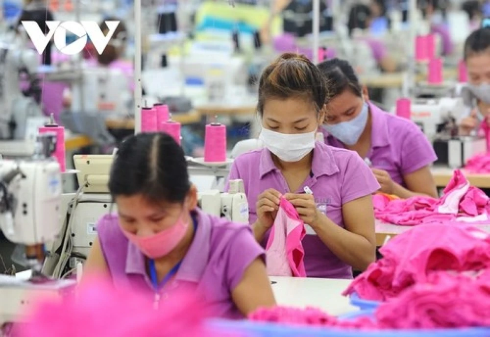  Năm 2022, trong bối cảnh nền kinh tế toàn cầu gặp nhiều khó khăn, ngành dệt may Việt Nam xuất khẩu đạt 44 tỷ USD, tăng 8,8% so với năm 2021. 
