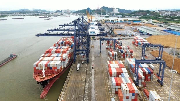 Xuất khẩu hàng hàng qua cảng Cái Lân. (Ảnh: TTXVN)