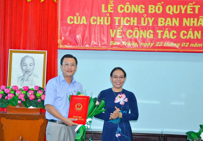 Ông Nguyễn Thành Duy nhận quyết định bổ nhiệm chức vụ Giám đốc Sở KH-CN tỉnh Sóc Trăng.