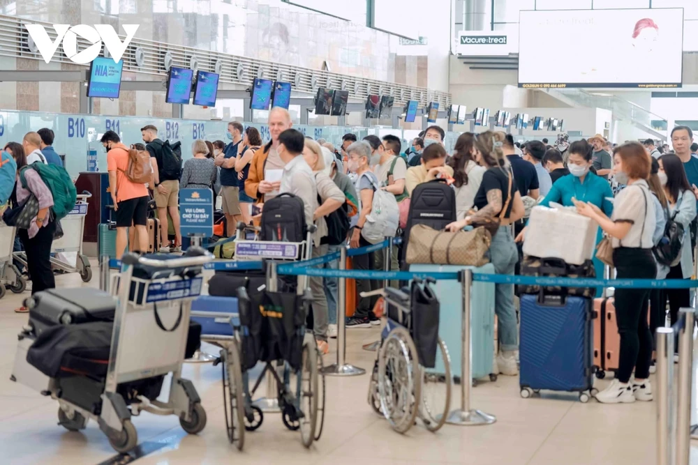 Cảng hàng không quốc tế Nội Bài đã phục vụ an toàn tuyệt đối gần 2.700 lượt chuyến bay và hơn 422.000 lượt hành khách.