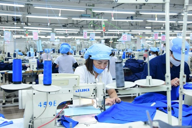Sản xuất dệt may tại một doanh nghiệp. (Ảnh: PV/Vietnam+)