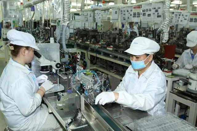 Sản xuất linh kiện điện tử kỹ thuật cao tại một công ty trong Khu Công nghệ cao TP Hồ Chí Minh. (Ảnh minh họa - Ảnh: TTXVN)