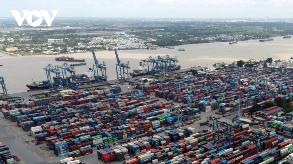 Việc thu phí hạ tầng cảng biển giúp TP.HCM có nguồn vốn tái đầu tư các dự án giao thông khu vực cảng. (Ảnh: H.K) 