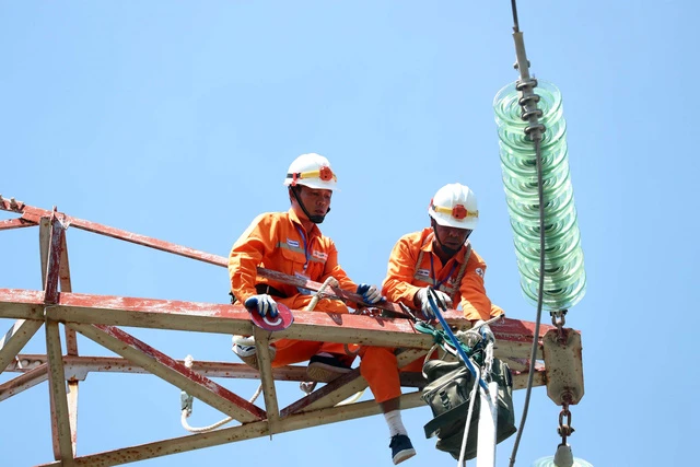 Thủ tướng tiếp tục yêu cầu cung ứng đủ điện cho sản xuất, tiêu dùng