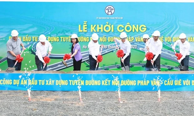 Sáng ngày 19/7, UBND TP Hà Nội tổ chức lễ khởi công dự án Đầu tư xây dựng tuyến đường kết nối đường Pháp Vân-Cầu Giẽ với đường Vành đai 3.(Nguồn: Kinh tế đô thị)