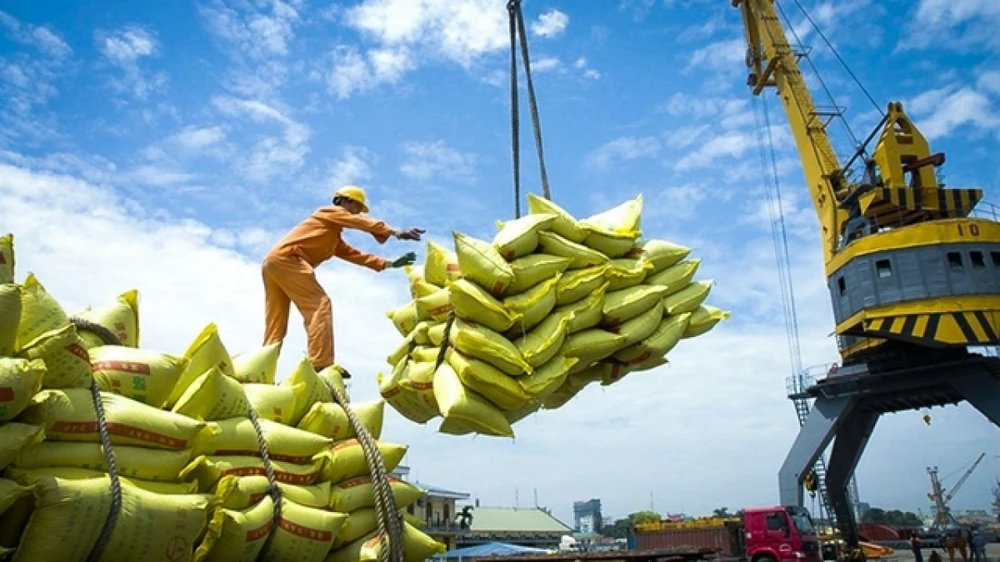 Bộ Nông nghiệp và Phát triển nông thôn vừa có Tờ trình kiến nghị Thủ tướng Chính phủ ban hành Chỉ thị về tăng cường công tác xuất khẩu gạo trong tình hình mới (Ảnh minh họa: KT)