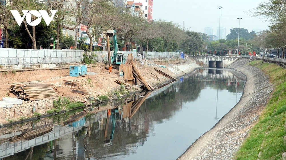 Thời gian qua, TP Hà Nội đã có rất nhiều nỗ lực nâng cao hiệu quả thoát nước và cải thiện chất lượng nước 4 con sông nội đô (Ảnh: Văn Ngân)