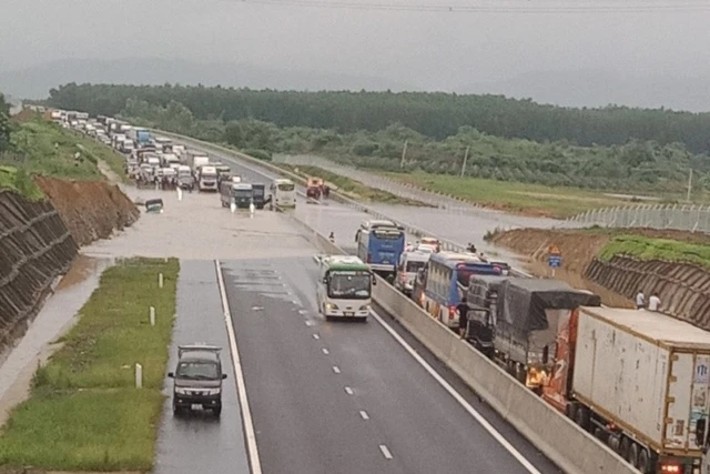 Xử lý triệt để tình trạng ngập lụt tại cao tốc Phan Thiết - Dầu Giây. Ảnh: Chinhphu.vn