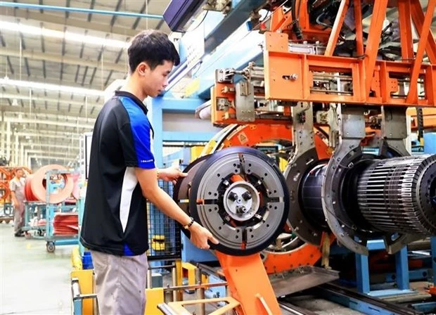 Sản xuất lốp xe ôtô tại Công ty Trách nhiệm Hữu hạn Sailun Việt Nam, xã Phước Đông, huyện Gò Dầu, tỉnh Tây Ninh. (Ảnh: Hồng Đạt/TTXVN)