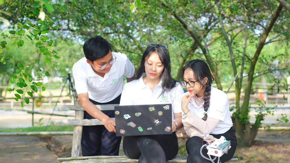 Hồ Thanh Huy và nhóm nghiên cứu “Giải pháp nền nông nghiệp xanh” (ECO-HOUSE) 