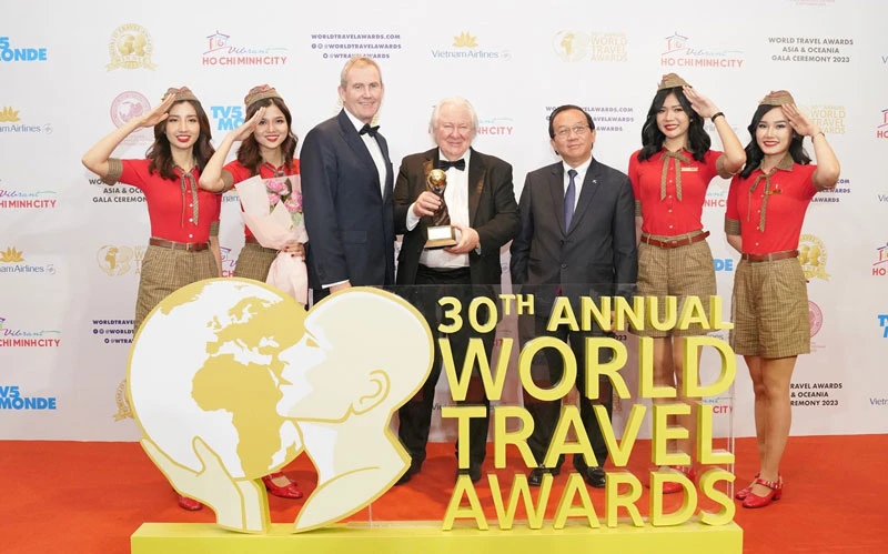 Vietjet nhận giải thưởng toàn cầu World Travel Awards về dịch vụ khách hàng