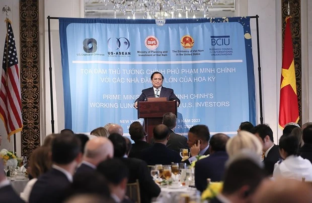 Thủ tướng Phạm Minh Chính trao đổi với các doanh nghiệp Hoa Kỳ. (Ảnh: Dương Giang/TTXVN)