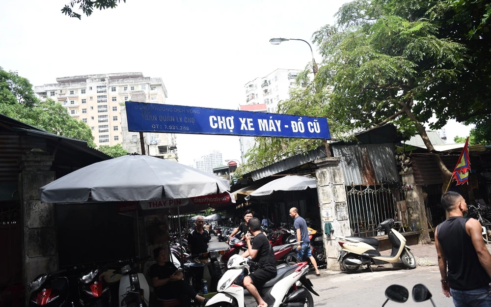 Chợ buôn xe cũ lớn nhất Hà Nội luôn trong cảnh ế ẩm, đìu hiu