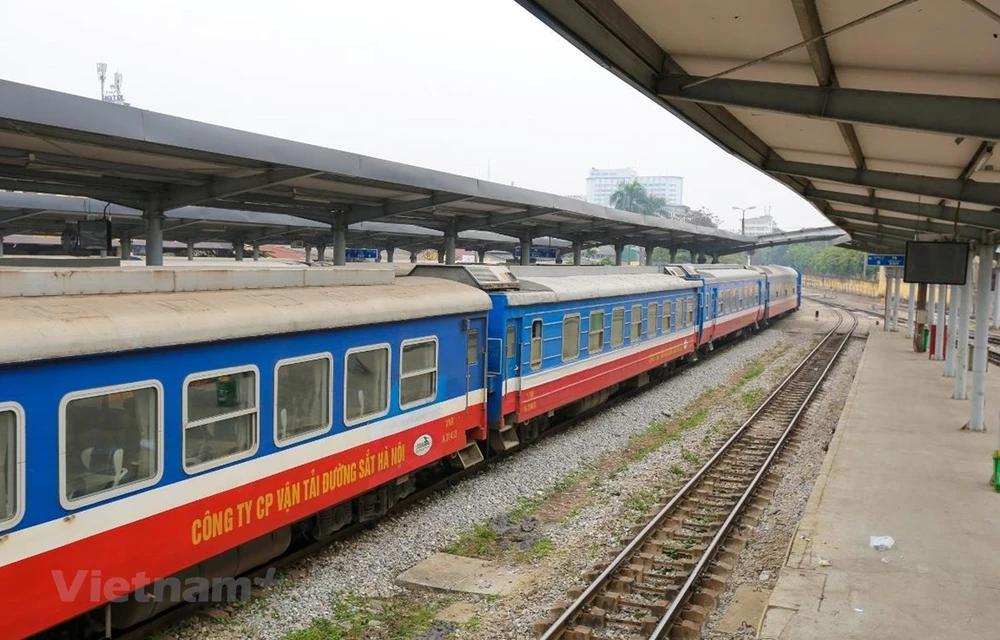 Đoàn tàu của Tổng công ty Đường sắt Việt Nam tại Ga Hà Nội. (Ảnh: Minh Sơn/Vietnam+)