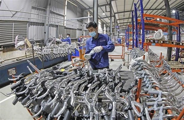 Sản xuất xe đạp tại Công ty Cổ phần Thống Nhất. (Ảnh: Trần Việt/TTXVN)