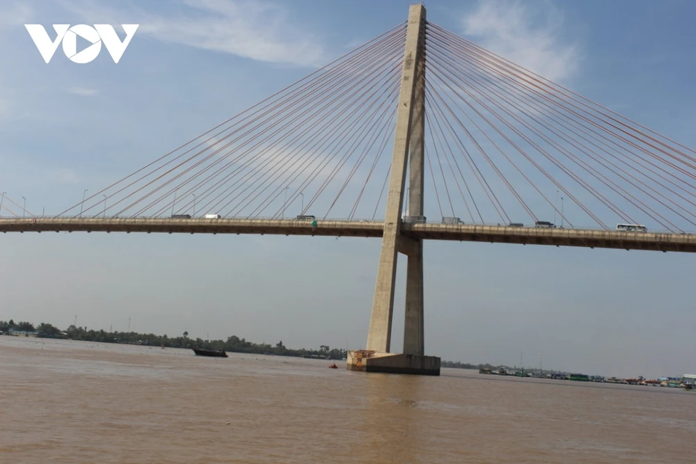Cầu Rạch Miễu là công trình giao thông khởi đầu nối liền Tiền Giang- Bến Tre- Trà Vinh 